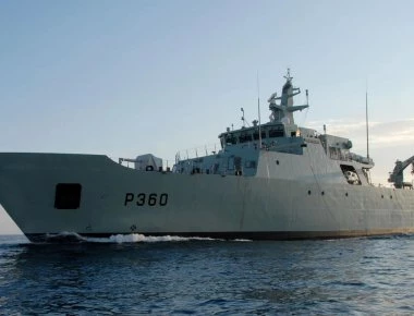 Ακόμη 58 παράνομους μετανάστες μετέφερε σκάφος της FRONTEX στις ελληνικές ακτές